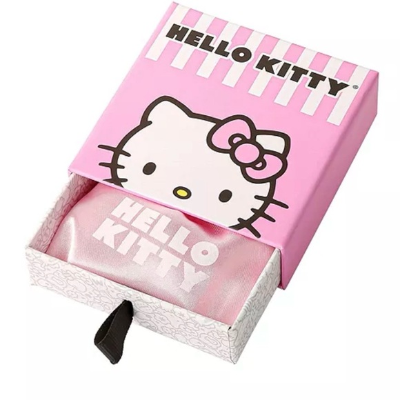 Hello Kitty Earrings - Sanrio silver plated crystal enamel studs with hearts - Picture 5 of 6